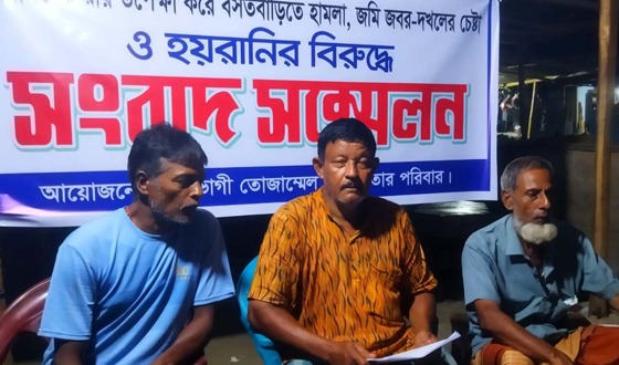 ধামইরহাটে আদালতের রায় অমান্য করে বসতবাড়িতে হামলা ও হয়রানীর বিরুদ্ধে ভুক্তভুগির সংবাদ সম্মেলন
