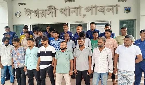 ঈশ্বরদীতে দুটি ওয়ান শুটার গান ও দেশীয় অস্ত্রসহ গ্রেফতার ২৩