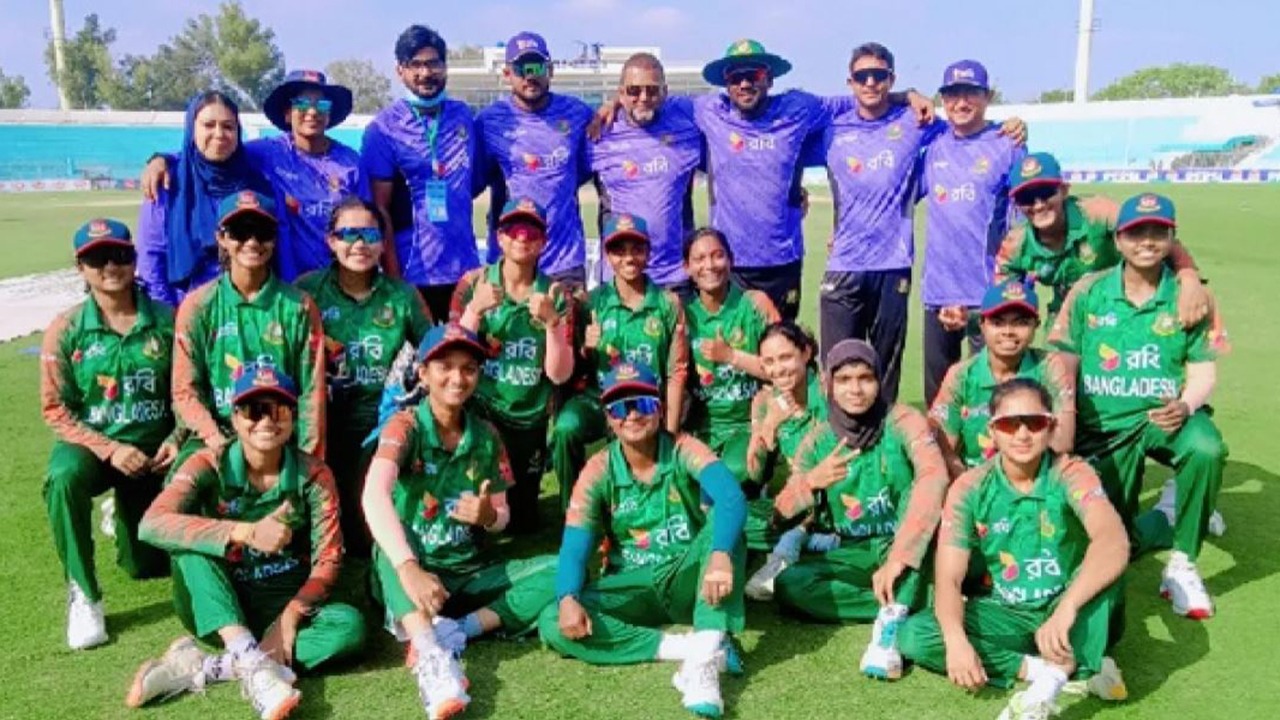 পাকিস্তানের সাথে দাপুটে জয় পেলো অনূর্ধ্ব-১৯ নারী দল