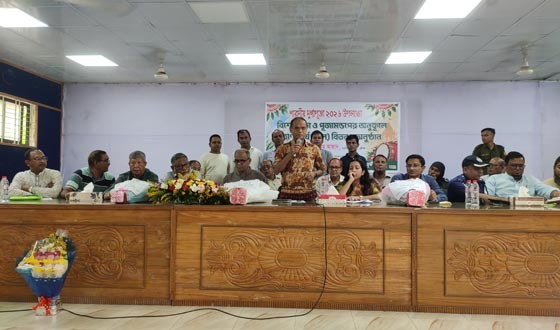 লৌহজংয়ে দুর্গাপূজা উপলক্ষে পূজামণ্ডপের অনুকূলে চাল বিতরণ