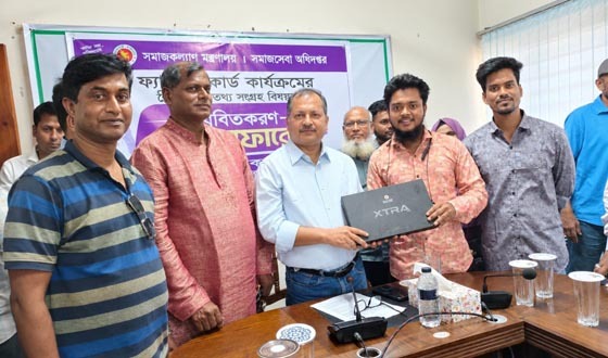 আগৈলঝাড়ায় ফ্যামিলি কার্ড কার্যক্রমের তথ্য সংগ্রহ শুরু