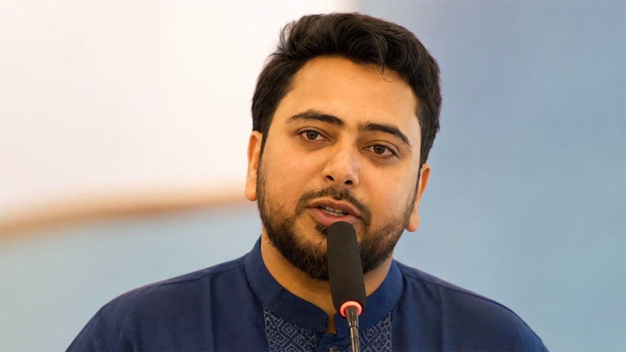 নিউইয়র্কে ইউনূসকে হেনস্তার অভিযোগ, অন্তর্বর্তী সরকারের সদস্যদের নিরাপত্তা চান নাহিদ