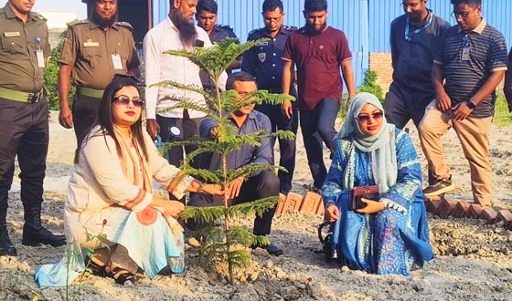 সবুজায়নের লক্ষ্যে বরিশাল বিমানবন্দরে বৃক্ষরোপণ কর্মসূচির উদ্বোধন