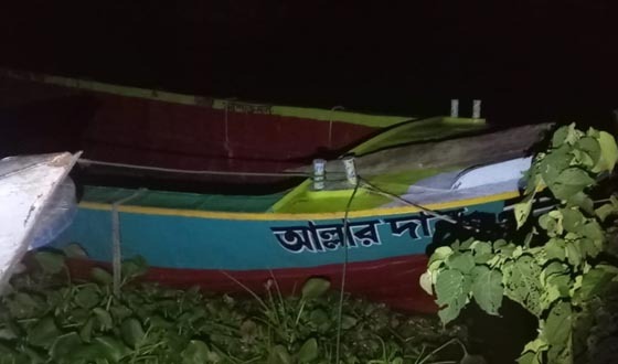 কঁচা নদীতে ইঞ্জিন বিকল, ৫০ যাত্রীকে উদ্ধার করল নৌ পুলিশ