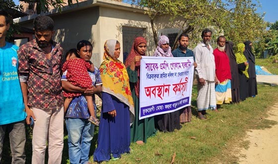 ৯ বছর আগে জমি কিনে দলিল পাননি, সাবেক এমপির বাড়িতে অবস্থান