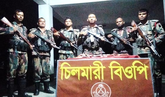 দৌলতপুর সীমান্তে মাদকদ্রব্য ও চোরাচালানী মালামাল উদ্ধার