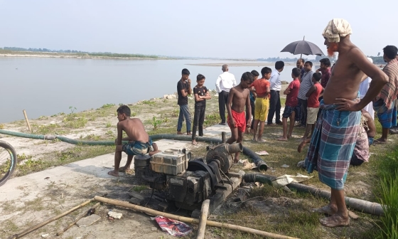 অবৈধভাবে বালু উত্তোলন অভিযানে ৭টি ড্রেজার জব্দ