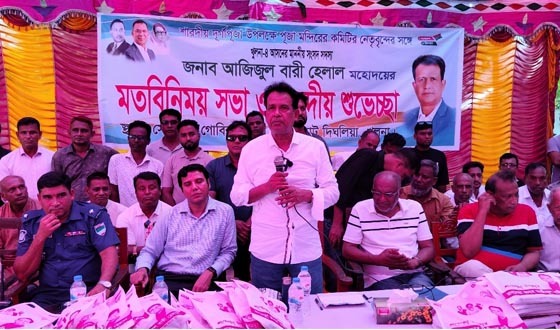 দিঘলিয়ায় পূজামন্ডপের নেতৃবৃন্দের সাথে মতবিনিময় কালে আজিজুল বারী