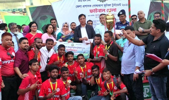 শেরপুের জেলা প্রশাসক গোল্ডকাপ ফুটবলে শেরপুর পৌরসভা দল চ্যাম্পিয়ন