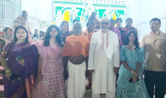 চিরিরবন্দরে হুইপের বিভিন্ন পূজামন্ডপ পরিদর্শন, পূজারীদের সঙ্গে মতবিনিময়