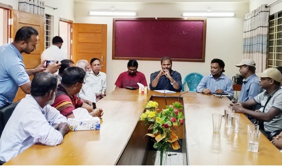 ফুলবাড়ীর উন্নয়নে স্থানীয় সাংবাদিকদের সঙ্গে ইউএনও’র মতবিনিময়