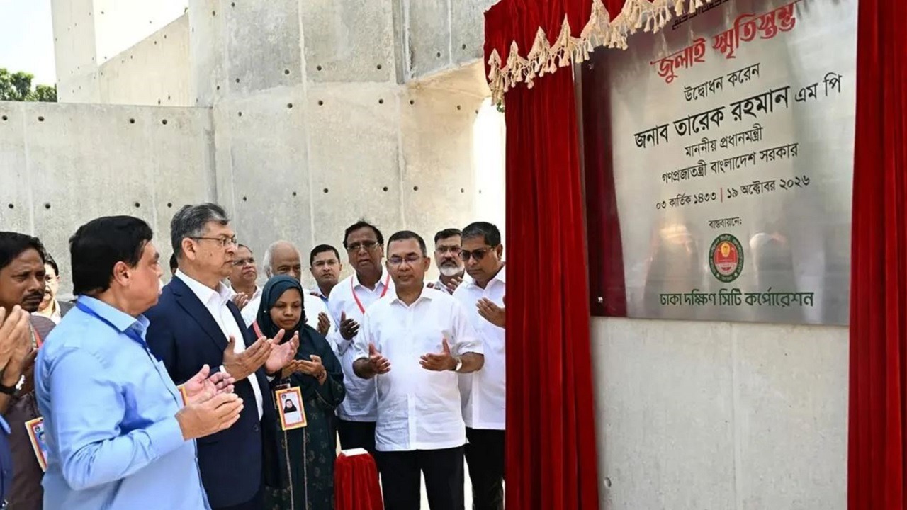 ‘জুলাই স্মৃতিস্তম্ভ’ উদ্বোধন করলেন প্রধানমন্ত্রী