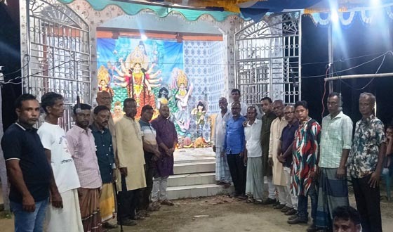 রাজানগরে চার সম্ভাব্য চেয়ারম্যান প্রার্থীর একসঙ্গে পূজামণ্ডপ পরিদর্শন