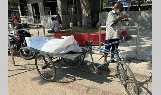 প্রধানমন্ত্রীর জনসভার মাঠের পাশের পুকুরে অজ্ঞাত যুবকের গলিত মরদেহ উদ্ধার