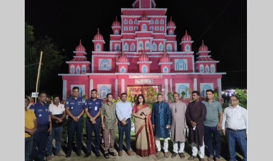আশাশুনির পূজামণ্ডপ পরিদর্শনে জেলা প্রশাসক মিজ কাউসার আজিজ