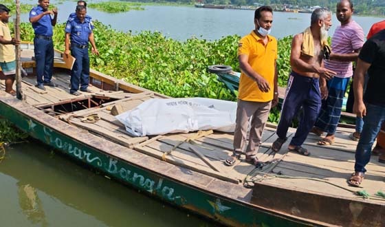 নাজিরপুরে ট্রলার ডুবিতে নিখোঁজের ৩ দিন পর মায়ের মরদেহ উদ্ধার