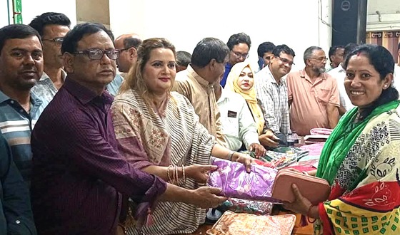 চাটমোহরে শারদীয় পুনর্মিলনী ও প্রধানমন্ত্রীর উপহার বিতরণ