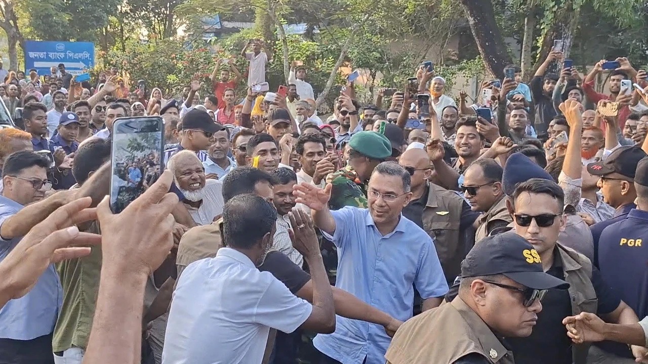 মোংলা বন্দর আধুনিকায়নে নির্দেশ প্রধানমন্ত্রীর, অর্থনৈতিক সম্ভাবনা দেখছেন স্থানীয়রা