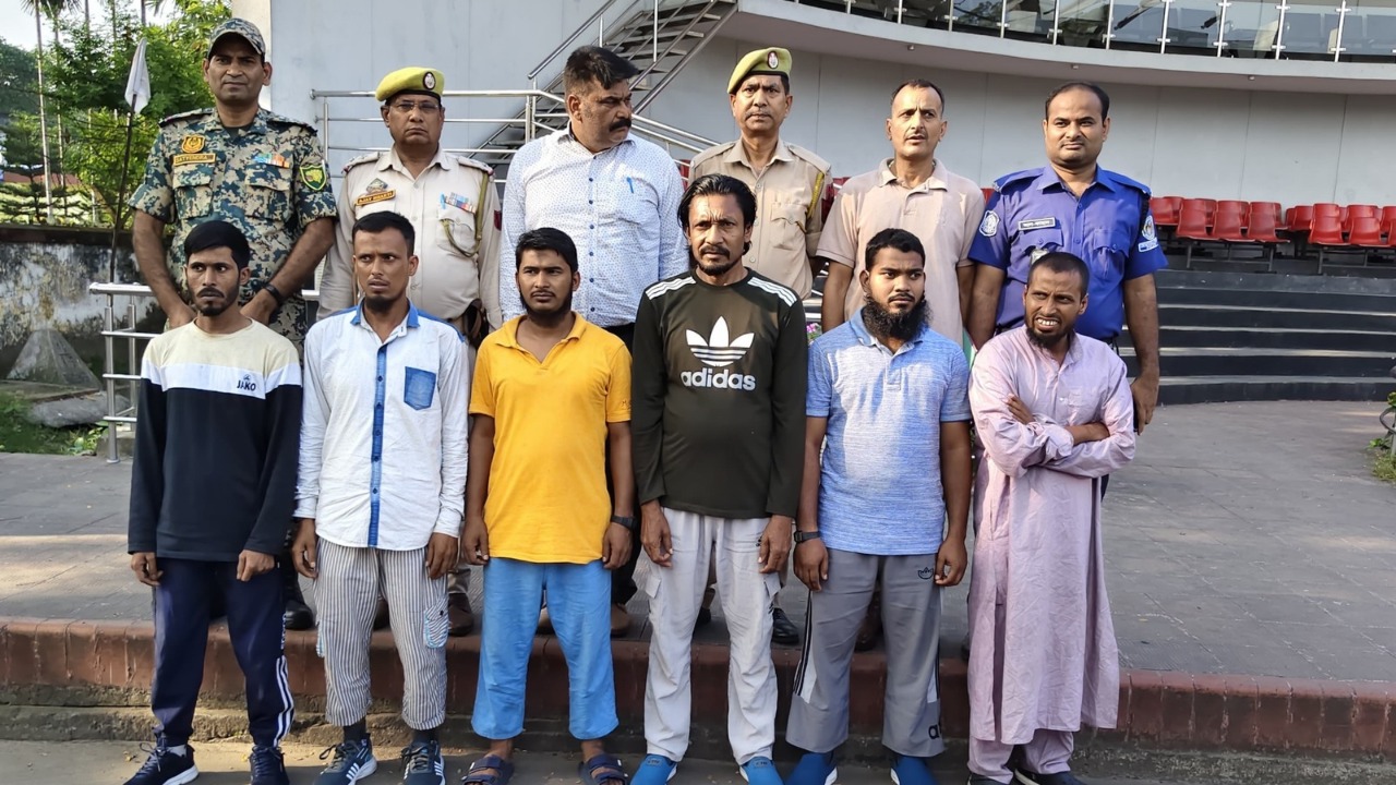 ভারতে তিন বছর কারাভোগ শেষে দেশে ফিরলেন ৬ যুবক