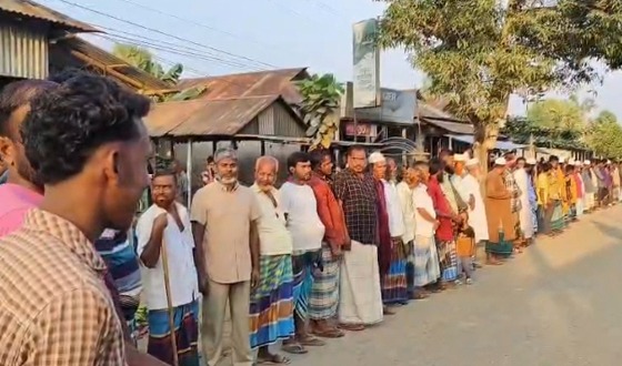 ভালুকায় ধানকুঁড়া রির্সোডে অসামাজিক কর্যকলাপের প্রতিবাদে এলকাবাসীর মানববন্ধন