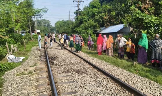 ট্রেনে কাটা পড়ে অজ্ঞাত নারীর মৃত্যু