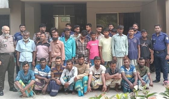 চাঁদপুর মেঘনা নদীতে নৌ পুলিশের অভিযানে ২০ জেলে গ্রেপ্তার