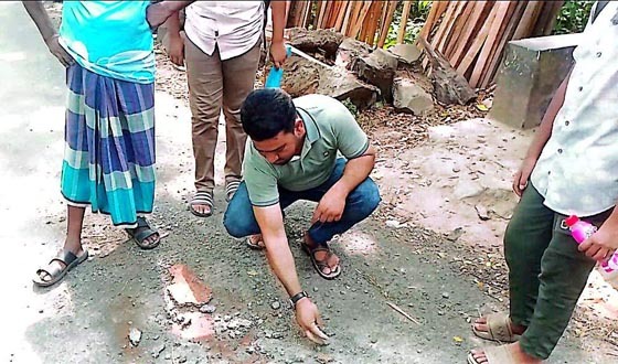 চাঁদপুর  শাহাতলী সড়কের কার্পেটিং উঠে যাওয়ায় এলাকাবাসীর ক্ষোভ