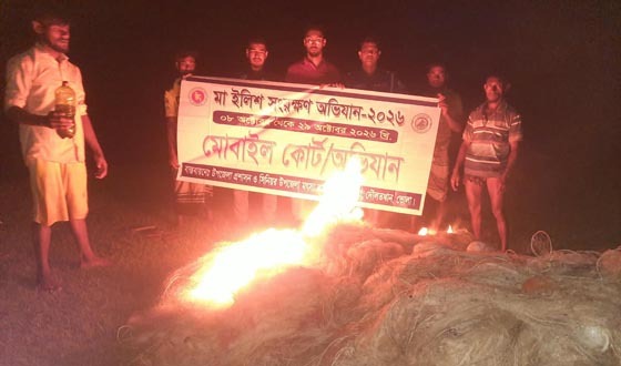 দৌলতখানের মেঘনায় মা ইলিশ রক্ষা অভিযান কাজে আসছে না