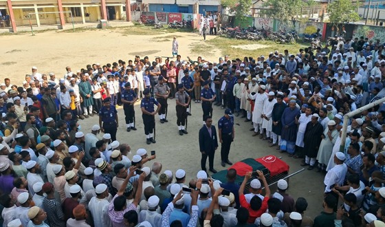 রাষ্ট্রীয় মর্যাদায় বীর মুক্তিযোদ্ধা সাংবাদিক শফিকুর রহমানের দাফন