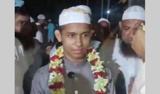 হিফজুল কোরআন প্রতিযোগিতায় দেশসেরা খালিদ, মাদ্রাসায় ফুলেল সংবর্ধনা