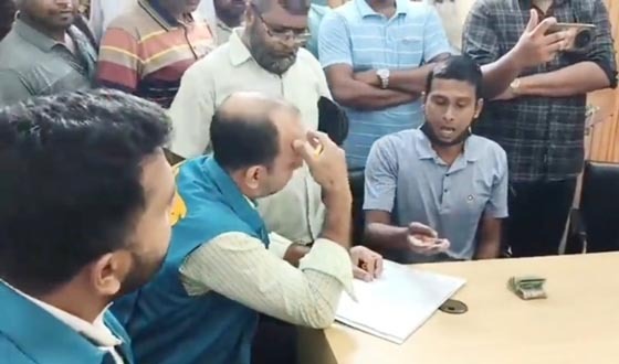 কালীগঞ্জ সাব-রেজিস্ট্রি অফিসে দুদকের অভিযান ৪৩০০ টাকা উদ্ধার জরিমানা