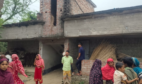 রাজশাহীর পবায় বাড়ির ছাদে কৃষককে ছুরিকাঘাতে হত্যা