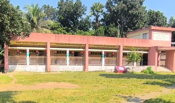 ঈশ্বরদী উপজেলায় ৪৭ সরকারি প্রাথমিক বিদ্যালয়ে নেই প্রধান শিক্ষক