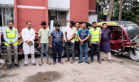 ইজিবাইক চোরচক্রের ৩ জন গ্রেফতার,  ৪টি ইজিবাইক ও একটি মোটরসাইকেল উদ্ধার