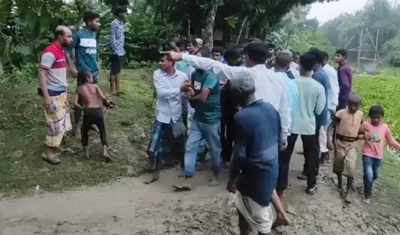 পাবনায় বিলে মাছ ধরতে গিয়ে বজ্রপাতে ৬ জনের মৃত্যু, আহত ৩