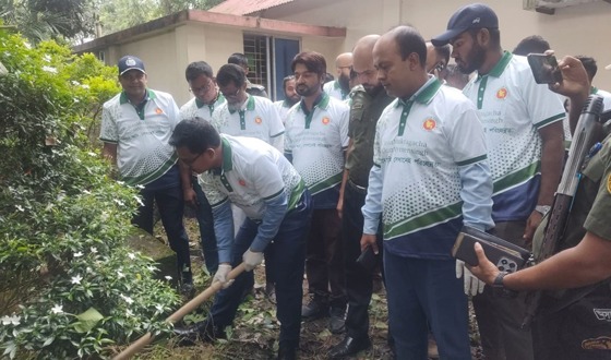 মুক্তাগাছায় সকল শ্রেণীপেশার মানুষের স্বতস্ফূর্ত অংশগ্রহণে পরিস্কার-পরিচ্ছন্নতা অভিযান