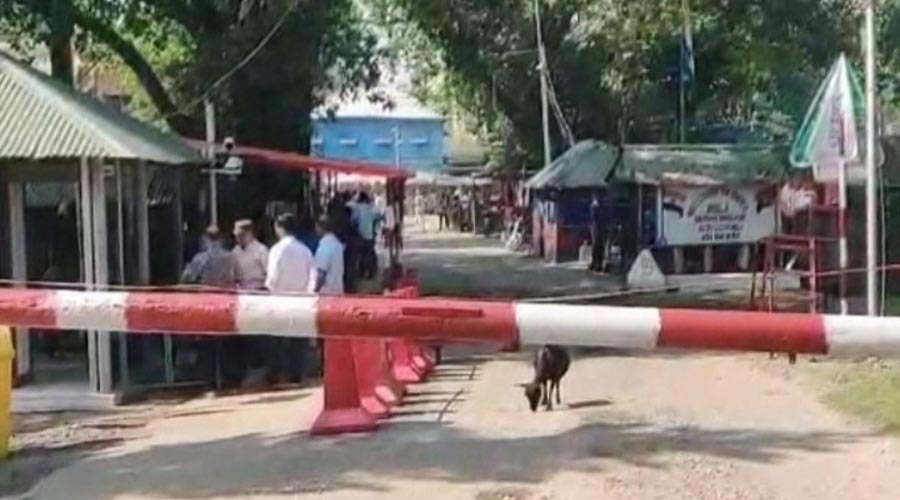 তিন দিন ধরে হিলি স্থলবন্দরে আমদানি-রপ্তানি বন্ধ, চরম ভোগান্তিতে ব্যবসায়ী-শ্রমিক