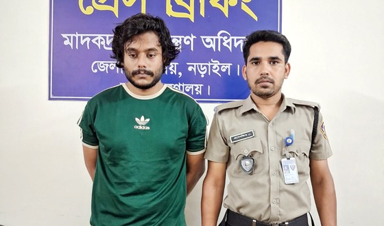 নড়াইলে ইয়াবা এস্কাফ ও গাঁজাসহ ঘের ব্যবসায়ী আটক