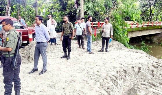 চরভদ্রাসনে খাল দখলের ভরাট বালু নিলামে বিক্রি