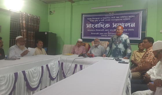 সৈয়দপুরে বাস মালিক সমিতির সংবাদ সম্মেলন