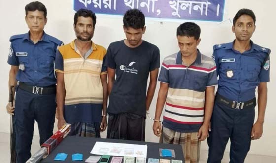 কয়রায় ইয়াবাসহ ৩ মাদক কারবারি আটক