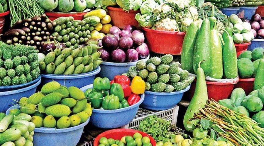 বাজারে স্বস্তি মিলছেনা ভোজ্য তেল, ডিম ও সবজিতে