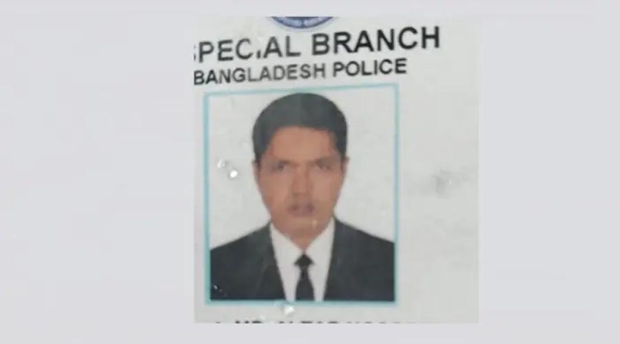 বৃদ্ধ রিকশাচালককে ধাক্কার প্রতিবাদ, আমিনবাজারে এসবি সদস্যকে পিটিয়ে হত্যা