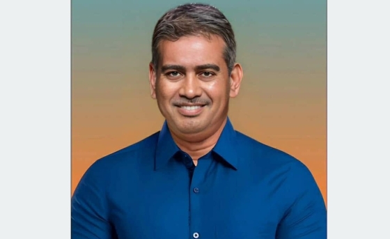 ফেসবুক স্ট্যাটাসকে কেন্দ্র করে প্রতিবাদ জানালেন মনির উদ্দিন