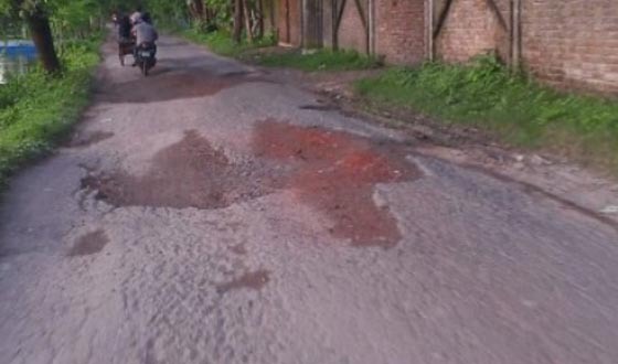 বুধহাটা সড়কের বেহাল দশা, সংস্কারের সিদ্ধান্ত হলেও কাজ শুরু হয়নি