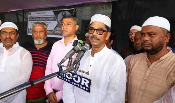 স্বামীর কবরের পাশে সমাহিত হলেন আমেনা বেগম