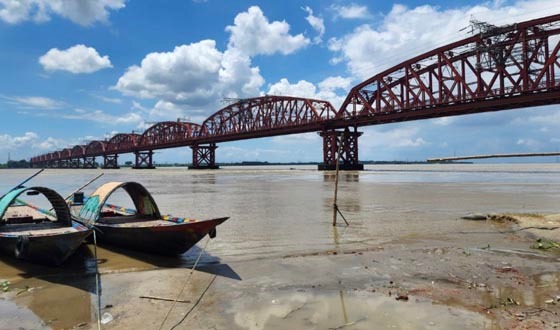 পাকশীতে ট্রলার দুর্ঘটনা, ১৩ ঘণ্টা পরও নিখোঁজ ছাত্রদল নেতা