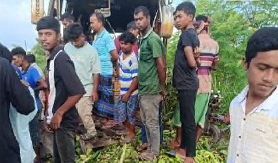 দৌলতপুরে বাস-আলগামন সংঘর্ষে নিহত ১, আহত ২০