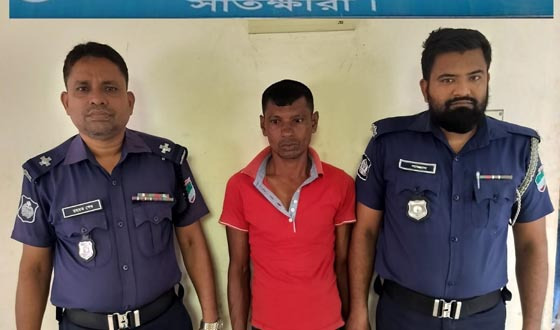 দেবহাটায় পুলিশের অভিযানে কেরেক্সসহ মাদক ব্যবসায়ী আটক