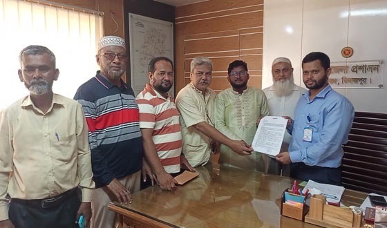 বিরলের রঘুপুর বিদ্যালয়ের সভাপতির উপর হামলার বিচারের দাবি